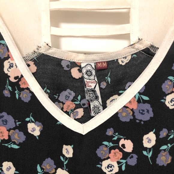 3 Stones Sleeveless Camisole Black floral- Med - Picture 4 of 11